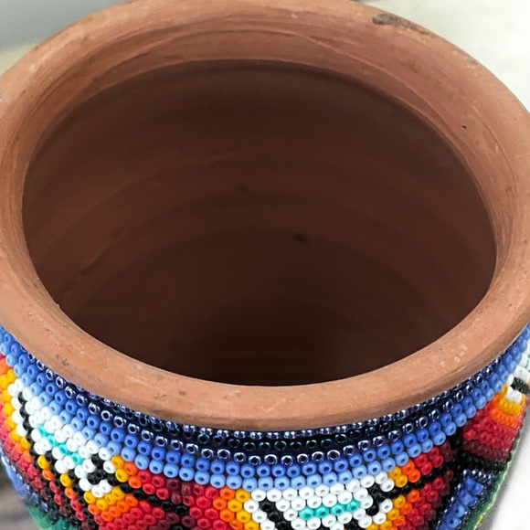 Vaso de cerámica con chakiras estilo huichol - Picture 2 of 6